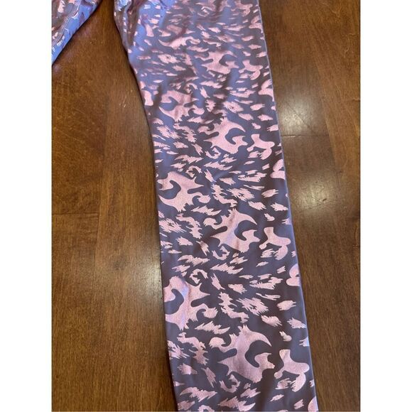 Woman’s boutique, metallic leopard print workout pants size small new without ta - Picture 2 of 4